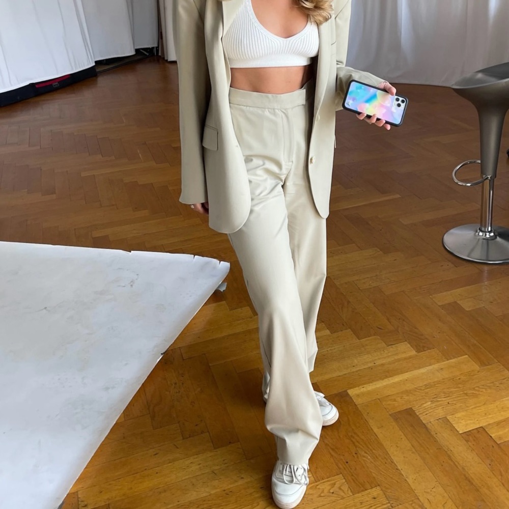 Djerf Avenue First Choice Pants Greige